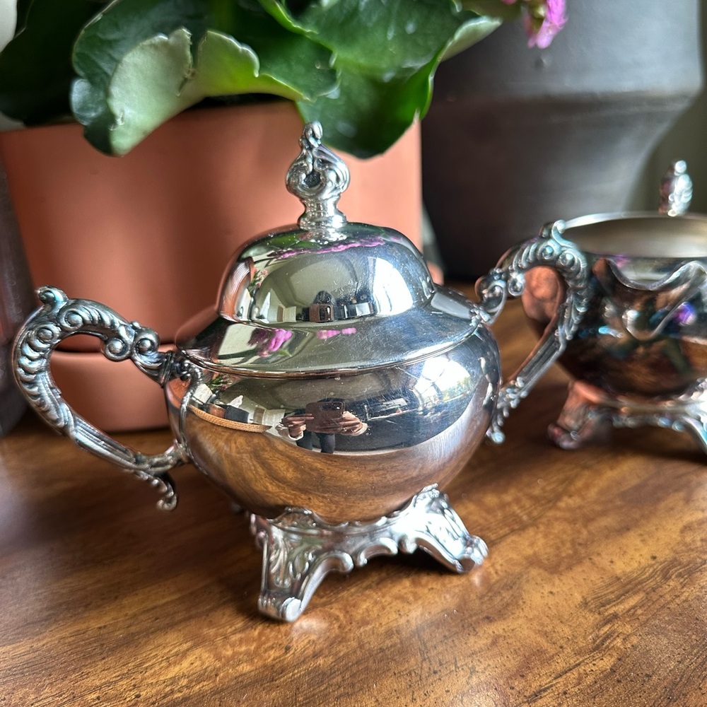 Oneida Silver Sugar and Creamer Set - Picture 2 of 2